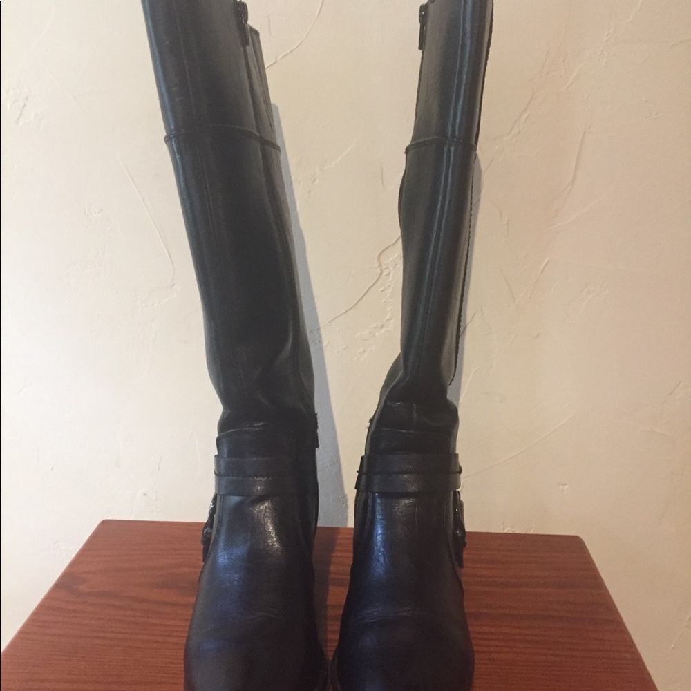 Boots - Picture 3 of 5
